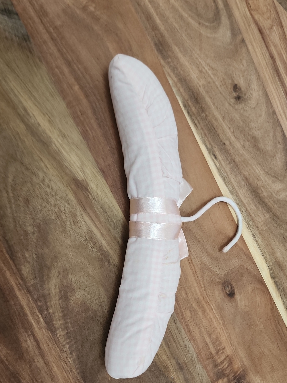 ✨ VTG Lot of 6 Hangers - Padded Satin & Contoured White ✨ - Picture 5 of 13